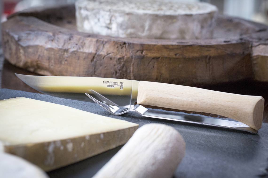 Opinel Messer mit Buchenholzgriff und Klinge sowie Gabel aus rostfreiem Stahl