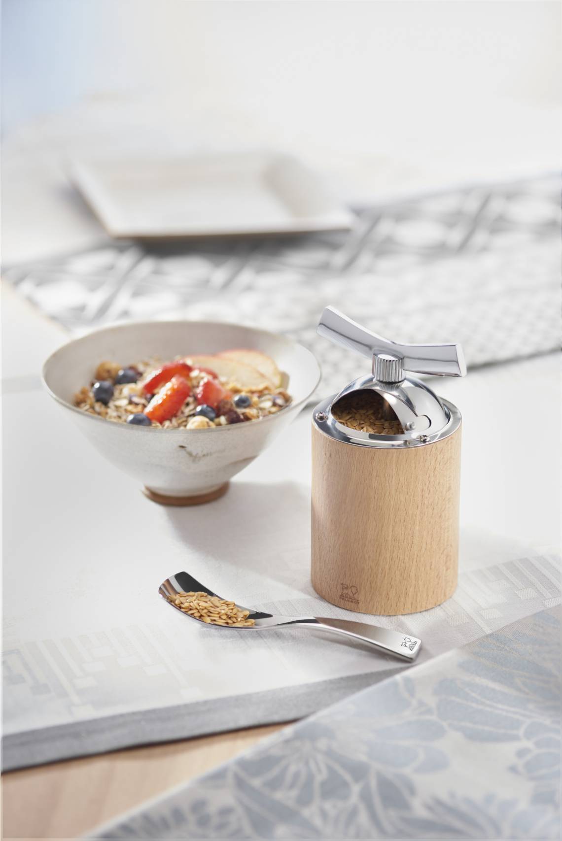 Peugeot ISEN Leinsamen-Mühle Milieu hochformat