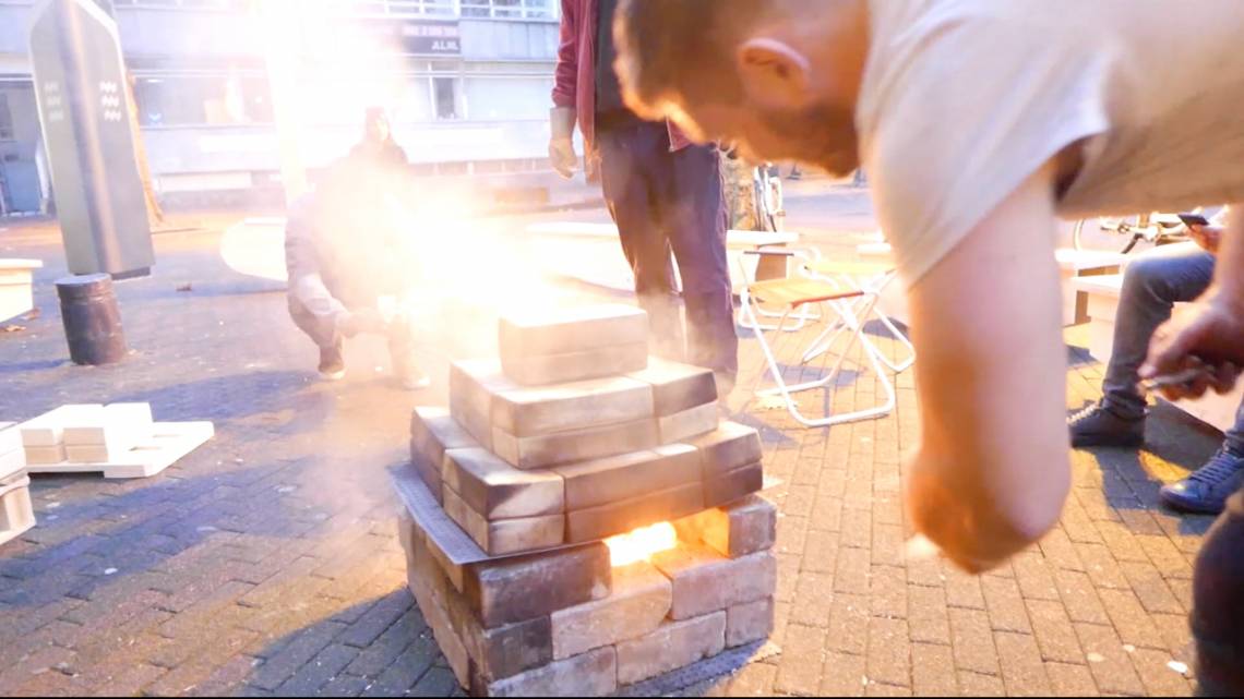 Römertopf: der Brick, gestapelt mit Feuer